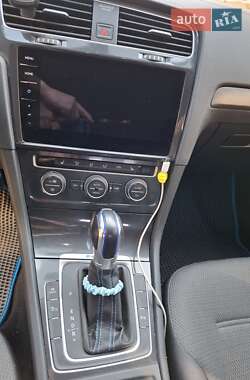 Хэтчбек Volkswagen e-Golf 2018 в 