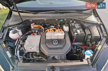Хэтчбек Volkswagen e-Golf 2016 в 
