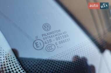 Хэтчбек Volkswagen e-Golf 2017 в 