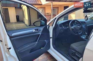 Хэтчбек Volkswagen e-Golf 2017 в 