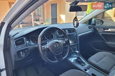 Хэтчбек Volkswagen e-Golf 2017 в 