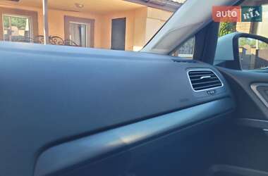 Хэтчбек Volkswagen e-Golf 2017 в 