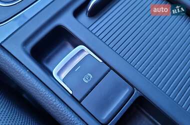 Хэтчбек Volkswagen e-Golf 2017 в 