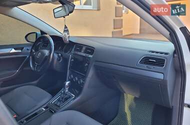 Хэтчбек Volkswagen e-Golf 2017 в 