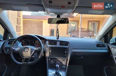 Хэтчбек Volkswagen e-Golf 2017 в 