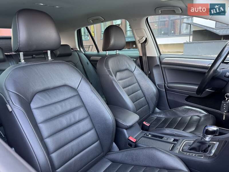 Хетчбек Volkswagen e-Golf 2015 в Луцьку