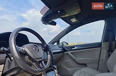 Хэтчбек Volkswagen e-Golf 2018 в 