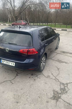 Хэтчбек Volkswagen e-Golf 2015 в 