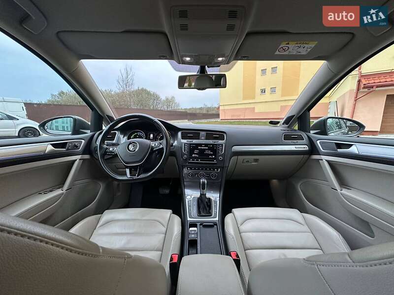 Хэтчбек Volkswagen e-Golf 2015 в Львове