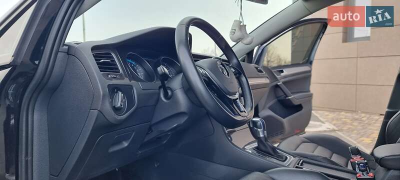 Хетчбек Volkswagen e-Golf 2015 в Кривому Розі