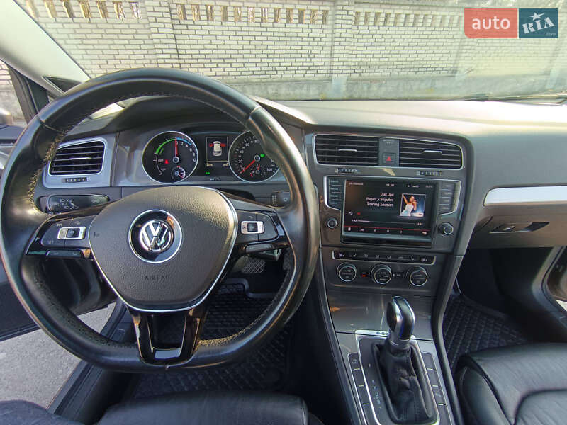Хэтчбек Volkswagen e-Golf 2015 в Виннице фото 15 Хэтчбек Volkswagen e-Golf 2015 в Виннице