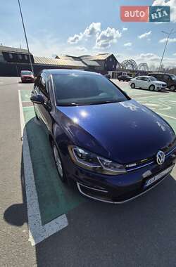Хетчбек Volkswagen e-Golf 2017 в 