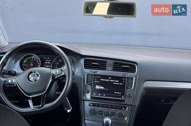 Хэтчбек Volkswagen e-Golf 2015 в 
