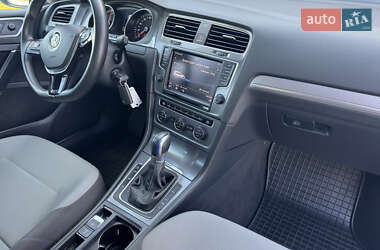 Хэтчбек Volkswagen e-Golf 2015 в 
