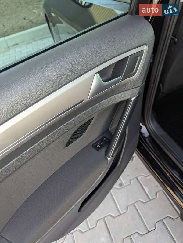 Хэтчбек Volkswagen e-Golf 2014 в Днепре фото 19 Хэтчбек Volkswagen e-Golf 2014 в Днепре