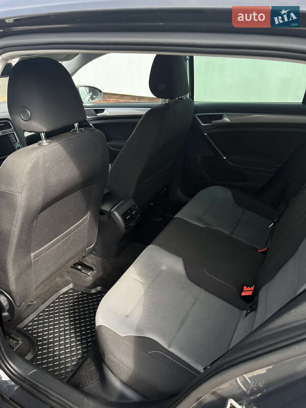 Хетчбек Volkswagen e-Golf 2016 в Львові