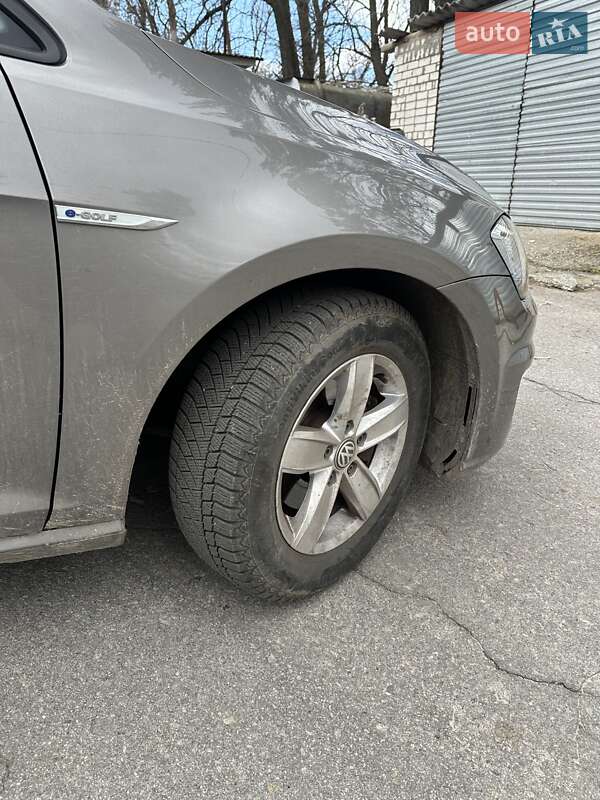 Хетчбек Volkswagen e-Golf 2016 в Світловодську