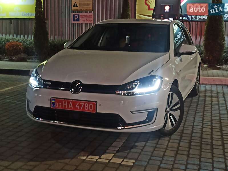 Хэтчбек Volkswagen e-Golf 2017 в 
