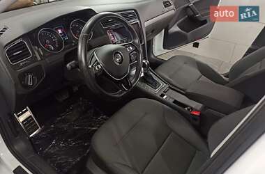 Хэтчбек Volkswagen e-Golf 2017 в 