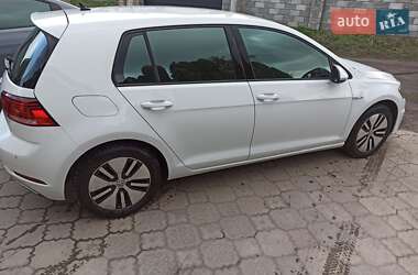 Хэтчбек Volkswagen e-Golf 2017 в 