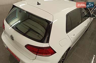 Хэтчбек Volkswagen e-Golf 2017 в 