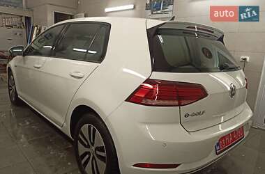 Хэтчбек Volkswagen e-Golf 2017 в 