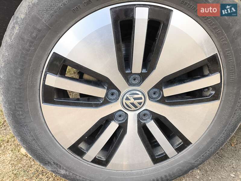 Хэтчбек Volkswagen e-Golf 2014 в Яворове