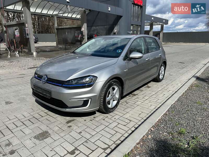 Хэтчбек Volkswagen e-Golf 2015 в 