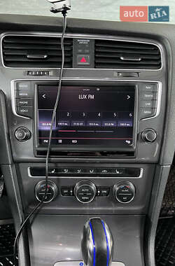 Хетчбек Volkswagen e-Golf 2015 в 
