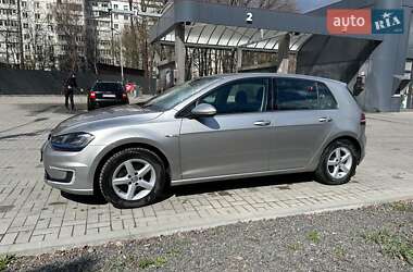 Хэтчбек Volkswagen e-Golf 2015 в 