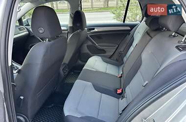 Хэтчбек Volkswagen e-Golf 2015 в 