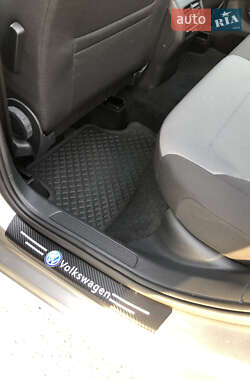 Хэтчбек Volkswagen e-Golf 2014 в 