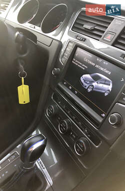 Хэтчбек Volkswagen e-Golf 2014 в 