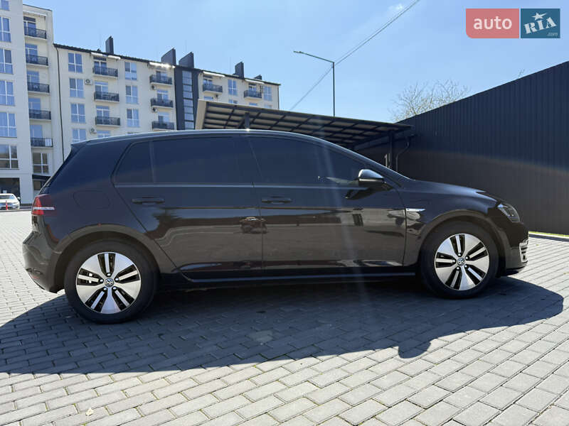 Хетчбек Volkswagen e-Golf 2016 в Сваляві