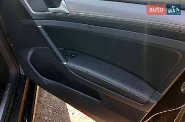 Хэтчбек Volkswagen e-Golf 2016 в 