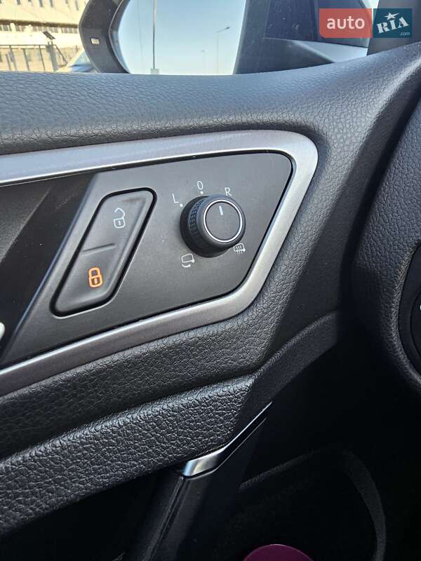 Хетчбек Volkswagen e-Golf 2015 в Львові