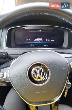 Хэтчбек Volkswagen e-Golf 2019 в 