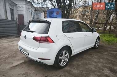 Хэтчбек Volkswagen e-Golf 2018 в 