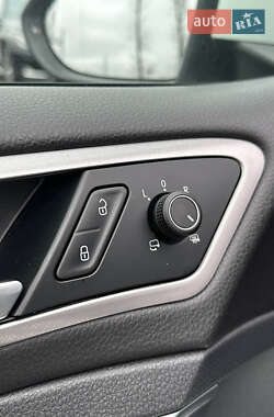Хетчбек Volkswagen e-Golf 2014 в 