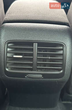Хетчбек Volkswagen e-Golf 2014 в 
