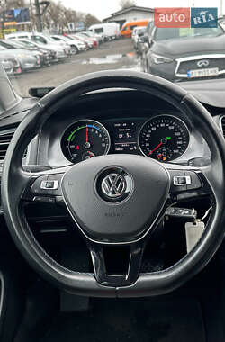 Хетчбек Volkswagen e-Golf 2014 в 