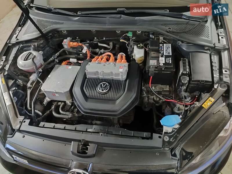 Хэтчбек Volkswagen e-Golf 2014 в Кривом Роге