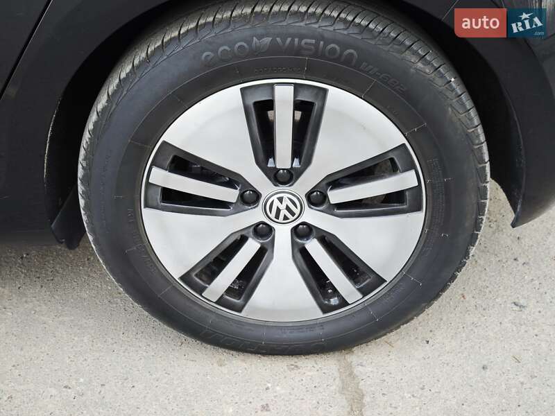 Хетчбек Volkswagen e-Golf 2015 в Рівному