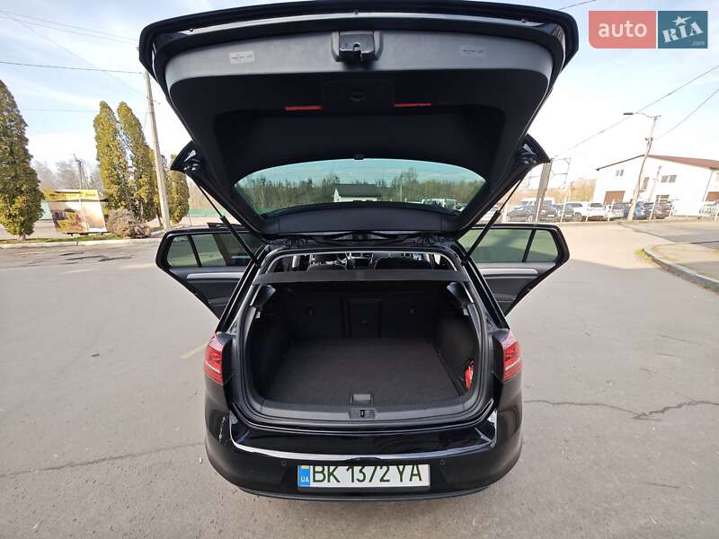 Хетчбек Volkswagen e-Golf 2015 в Рівному