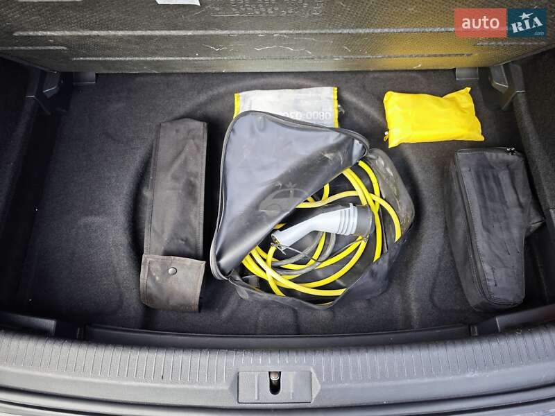 Хетчбек Volkswagen e-Golf 2015 в Рівному