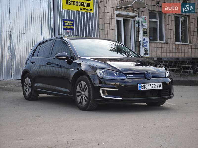 Хетчбек Volkswagen e-Golf 2015 в Рівному