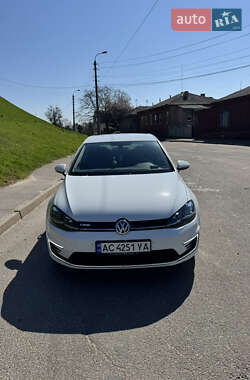 Хэтчбек Volkswagen e-Golf 2020 в 