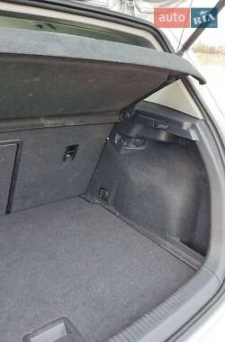 Хетчбек Volkswagen e-Golf 2015 в 