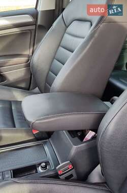 Хетчбек Volkswagen e-Golf 2015 в 