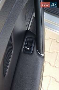 Хетчбек Volkswagen e-Golf 2015 в 